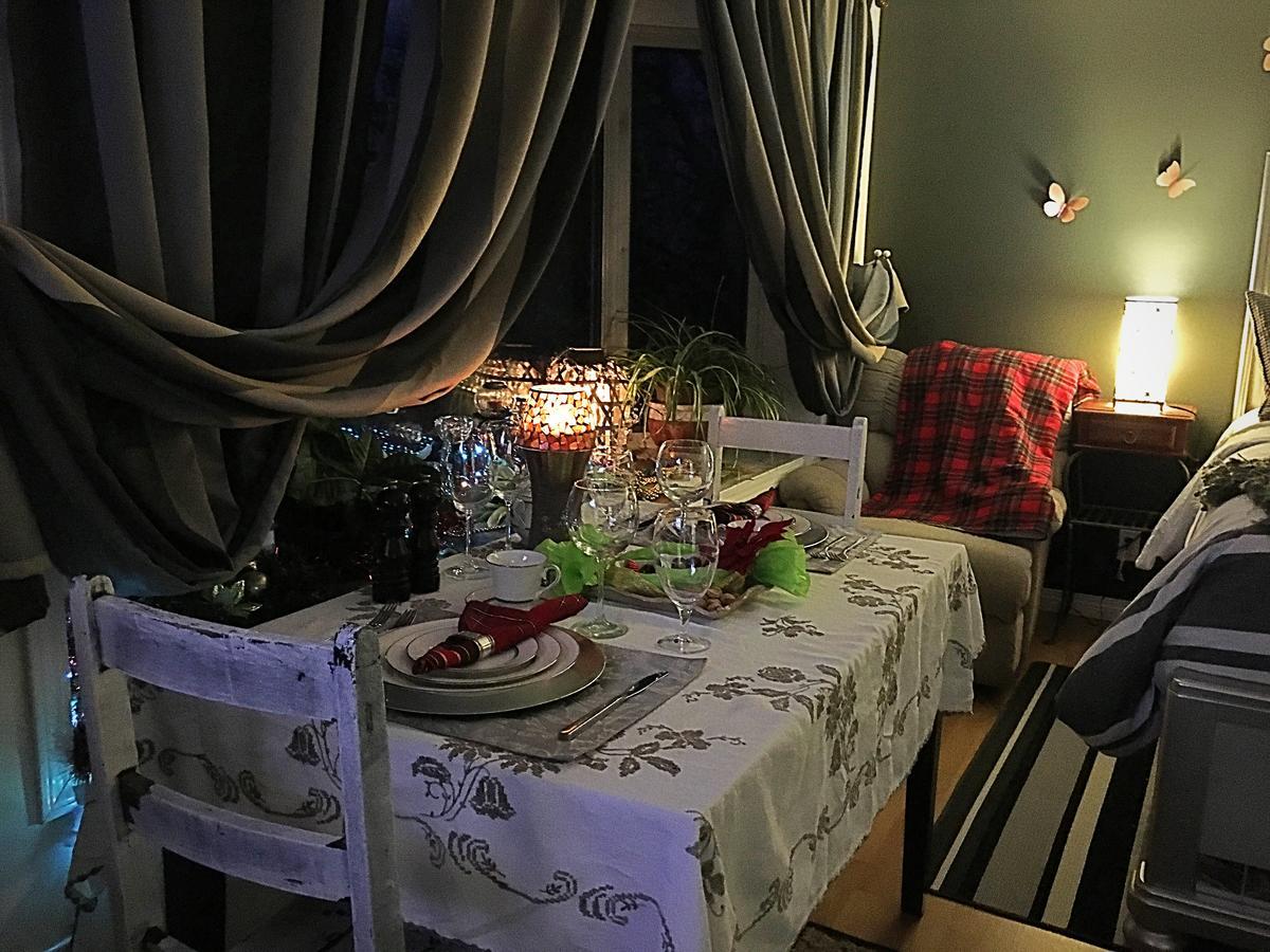 Bed and Breakfast Mabuhay Lakeside Manor Йеллоунайф Экстерьер фото