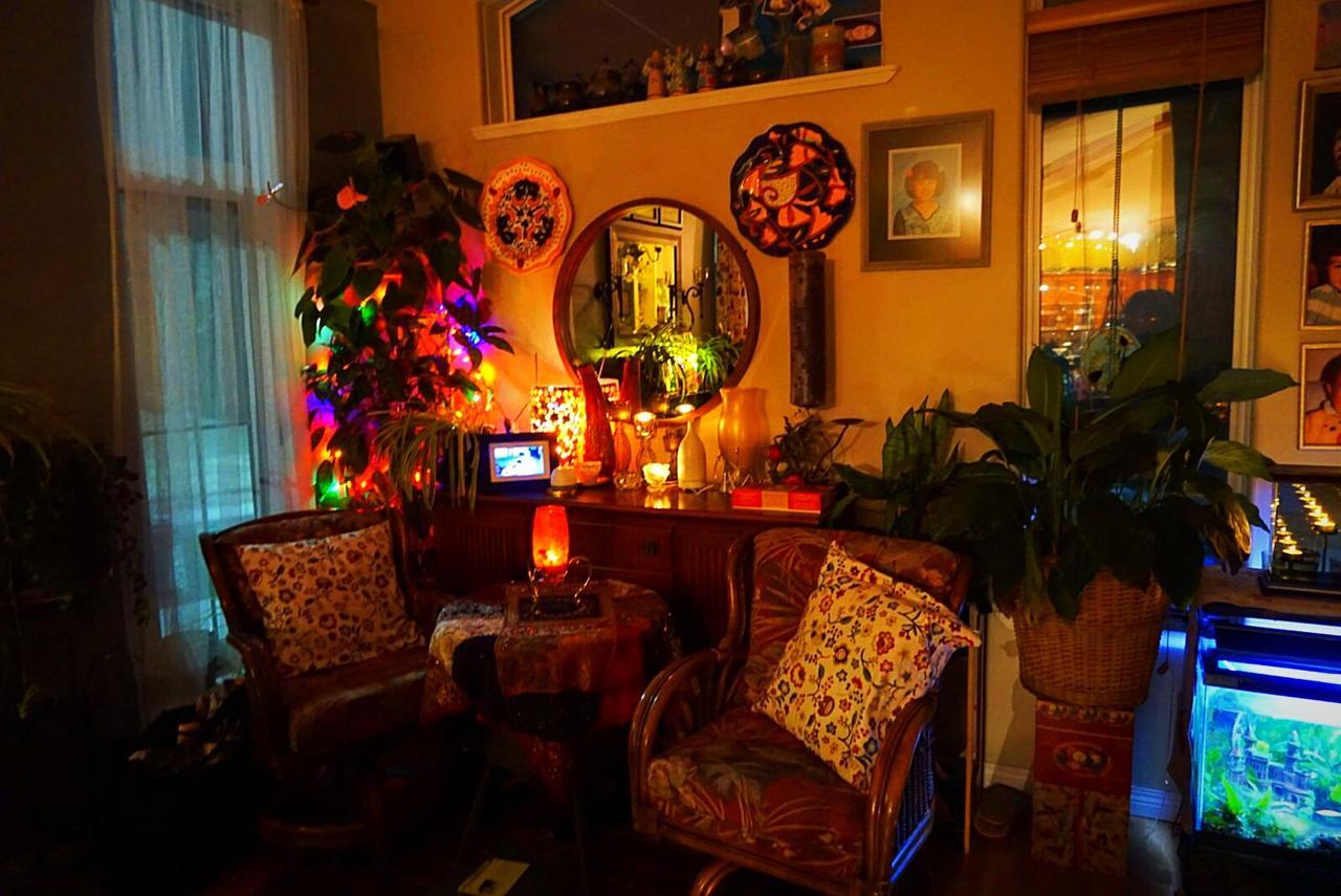 Bed and Breakfast Mabuhay Lakeside Manor Йеллоунайф Экстерьер фото