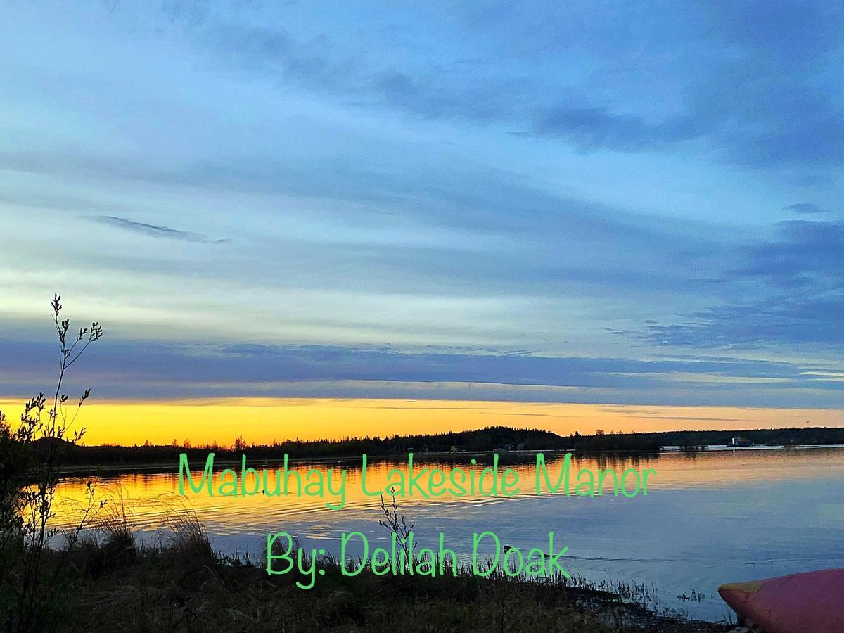 Bed and Breakfast Mabuhay Lakeside Manor Йеллоунайф Экстерьер фото